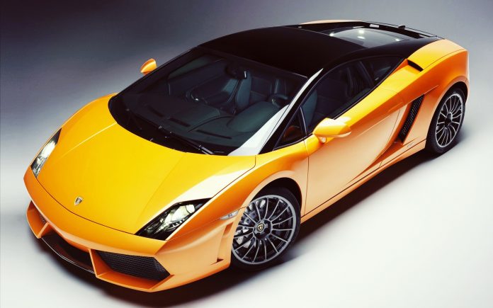 Продажи автомобилей Lamborghini на рынке РФ выросли на 52%