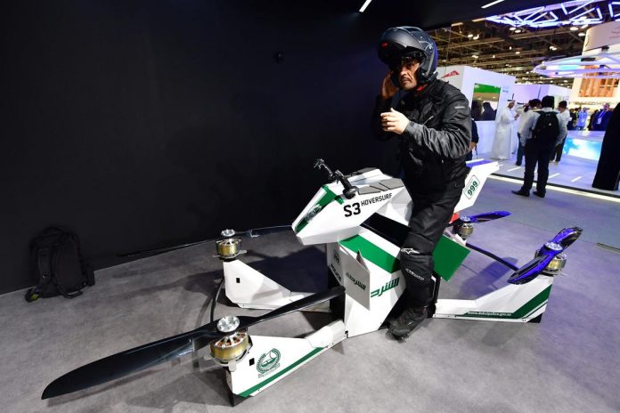 Полицейские Дубая будут патрулировать на российских летающих мотоциклах