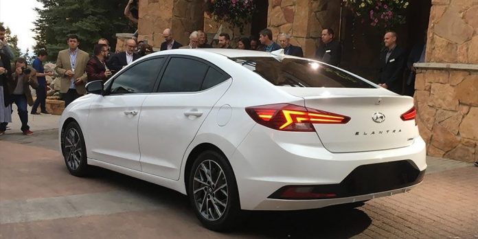 Hyundai привезет в Россию обновленный седан Elantra