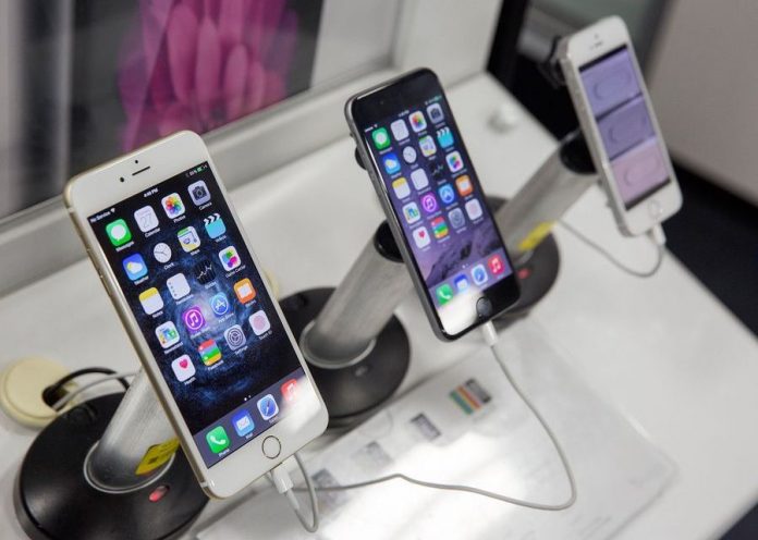 Apple снизит цены на iPhone