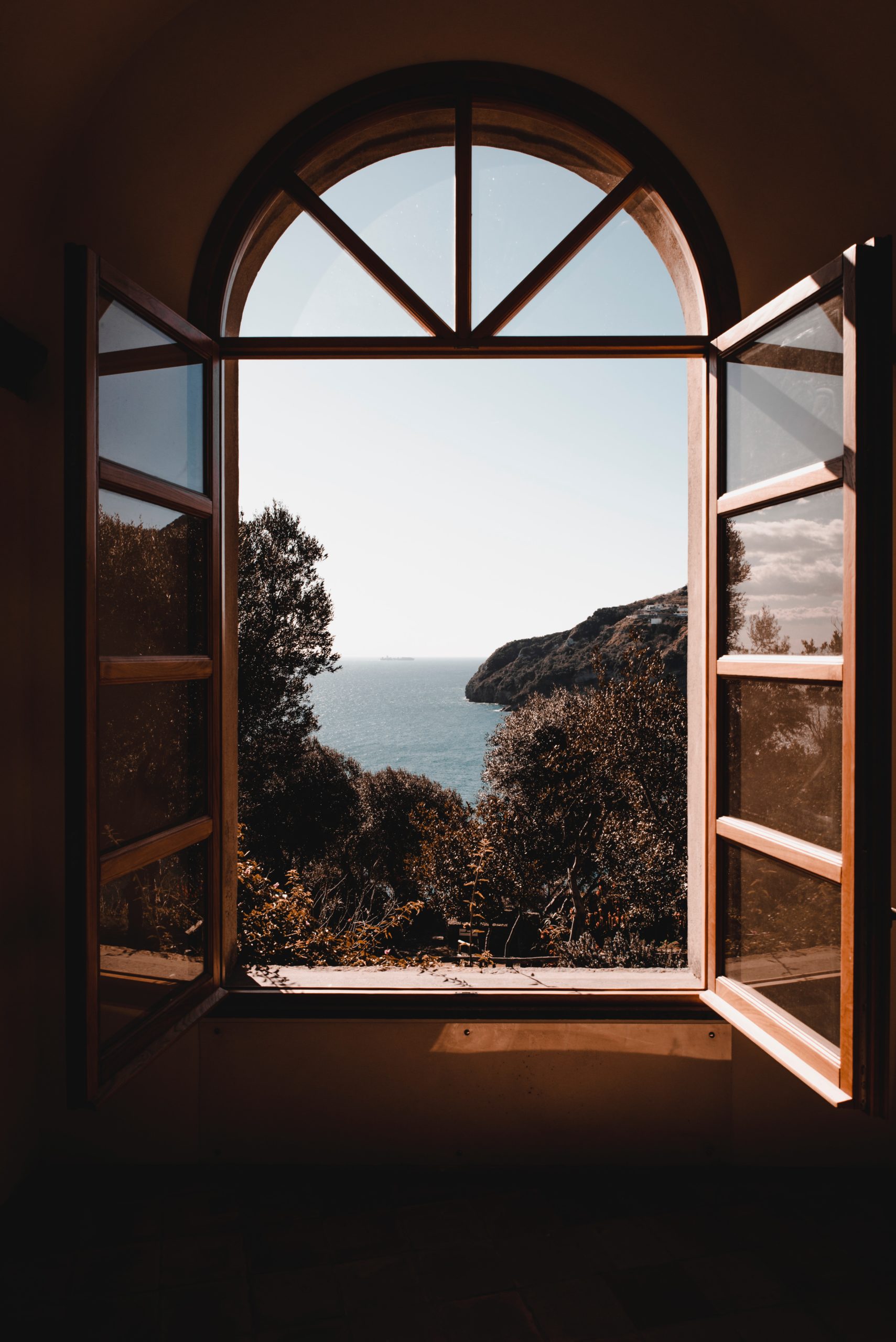 деревянное мансардное окно